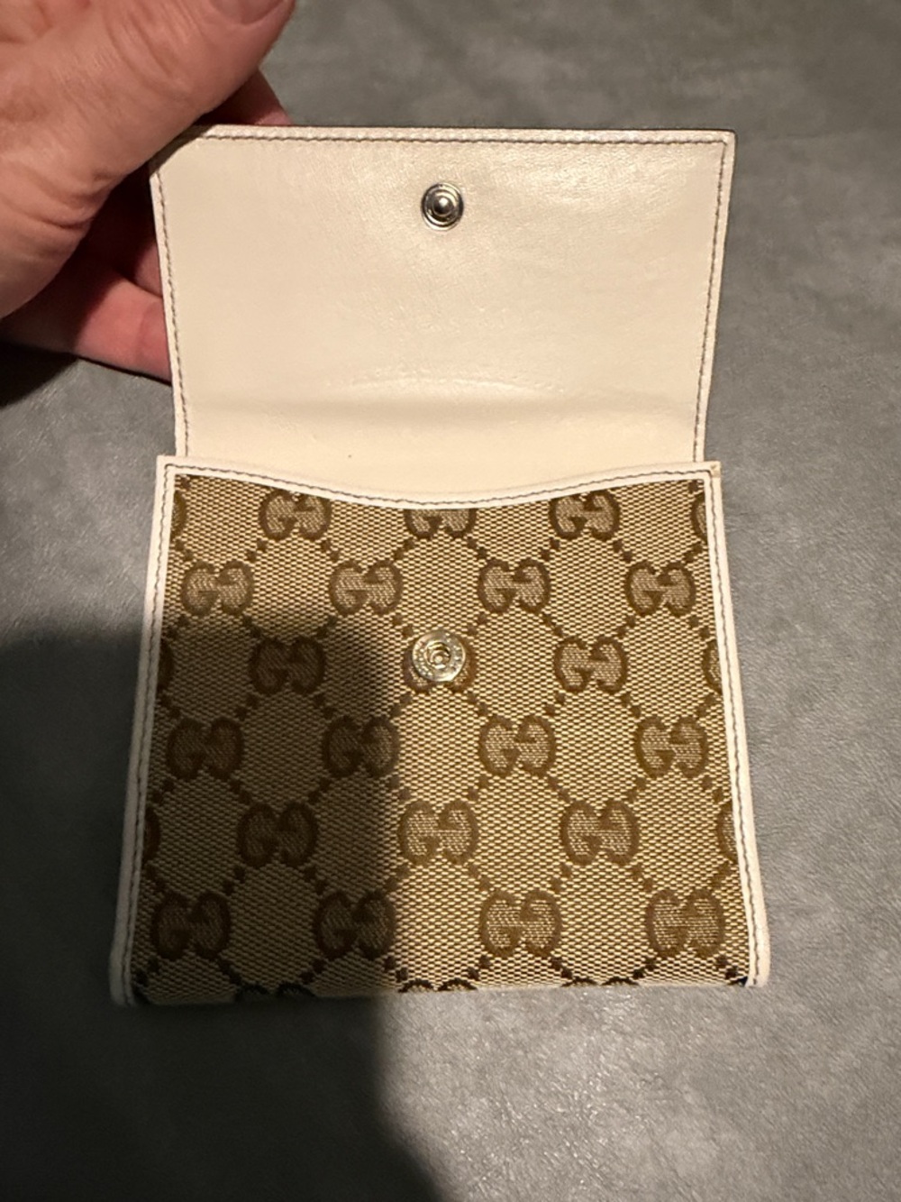 EUC Gucci Beige Monogram Compact Wallet w/ Heart Detail With Authenticity Cert - Picture 6 of 14